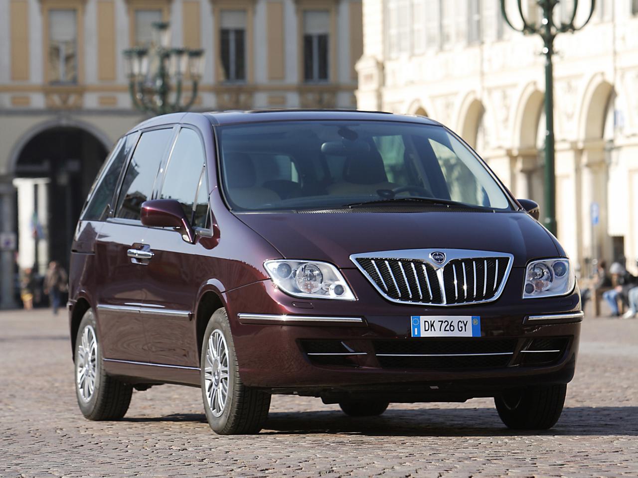 обои Lancia Phedra 2008 спереди фото