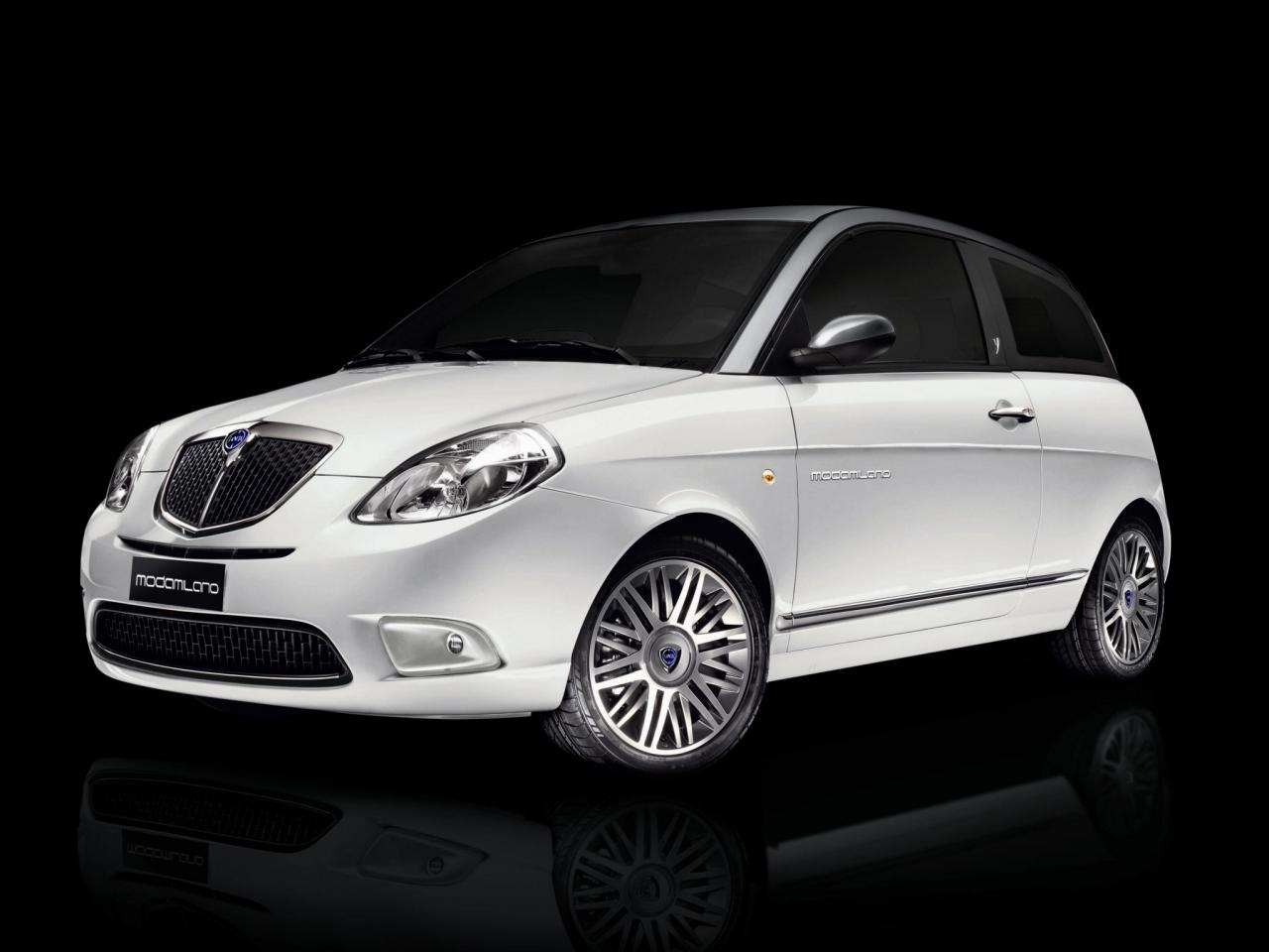 обои Lancia Ypsilon ModaMilano 2008 перед фото