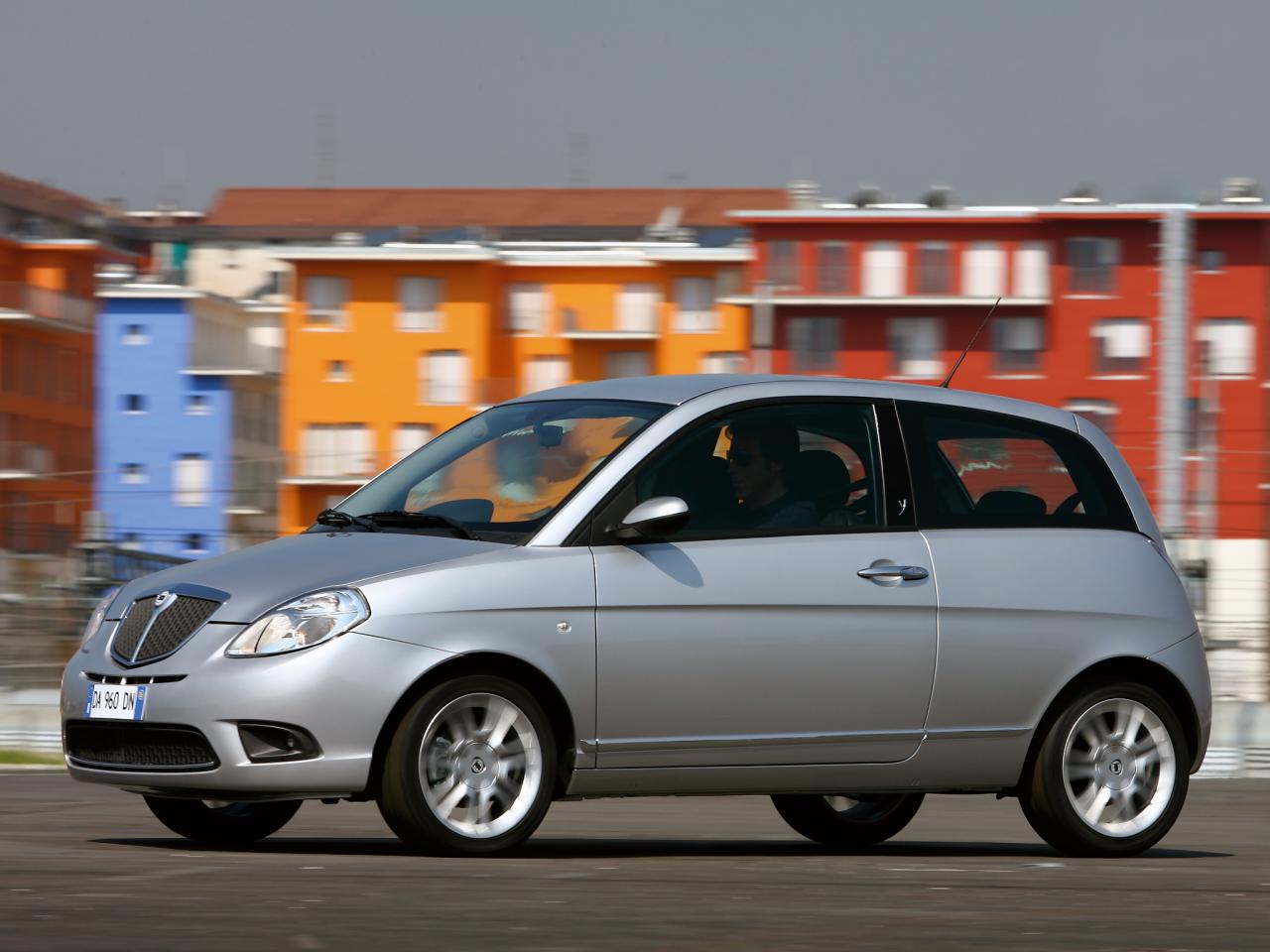 обои Lancia Ypsilon 2006 домики фото