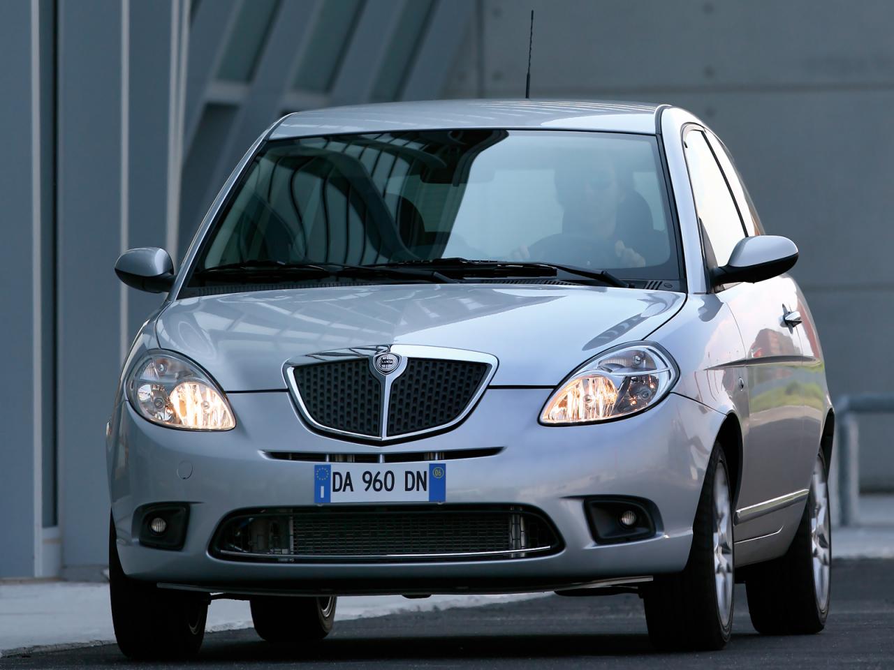 обои Lancia Ypsilon 2006 перед фото