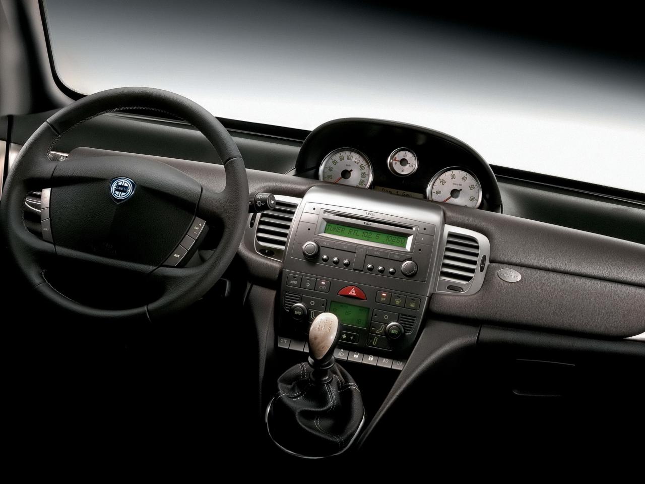 обои Lancia Ypsilon 2006 руль фото