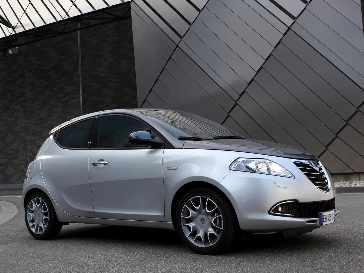 обои Lancia Ypsilon (846) 2011 стена фото