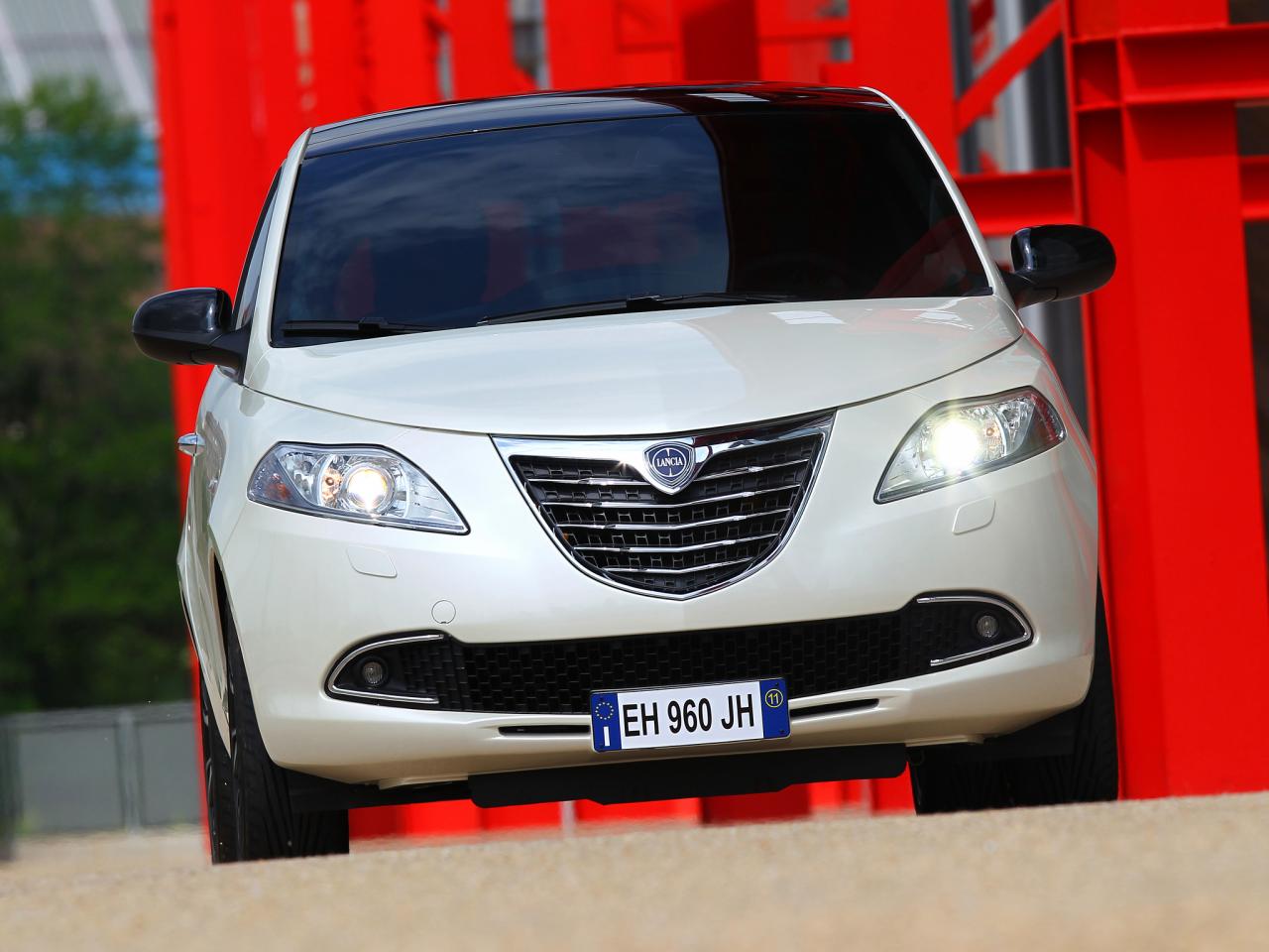 обои Lancia Ypsilon (846) 2011 фары фото