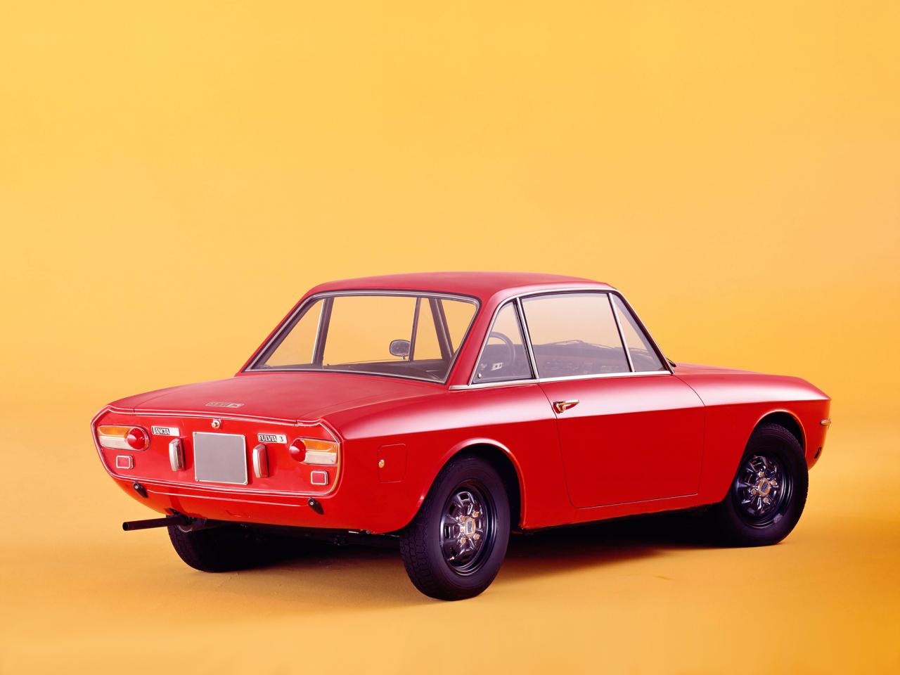 обои Lancia Fulvia Coupe Safari 1973 боком фото