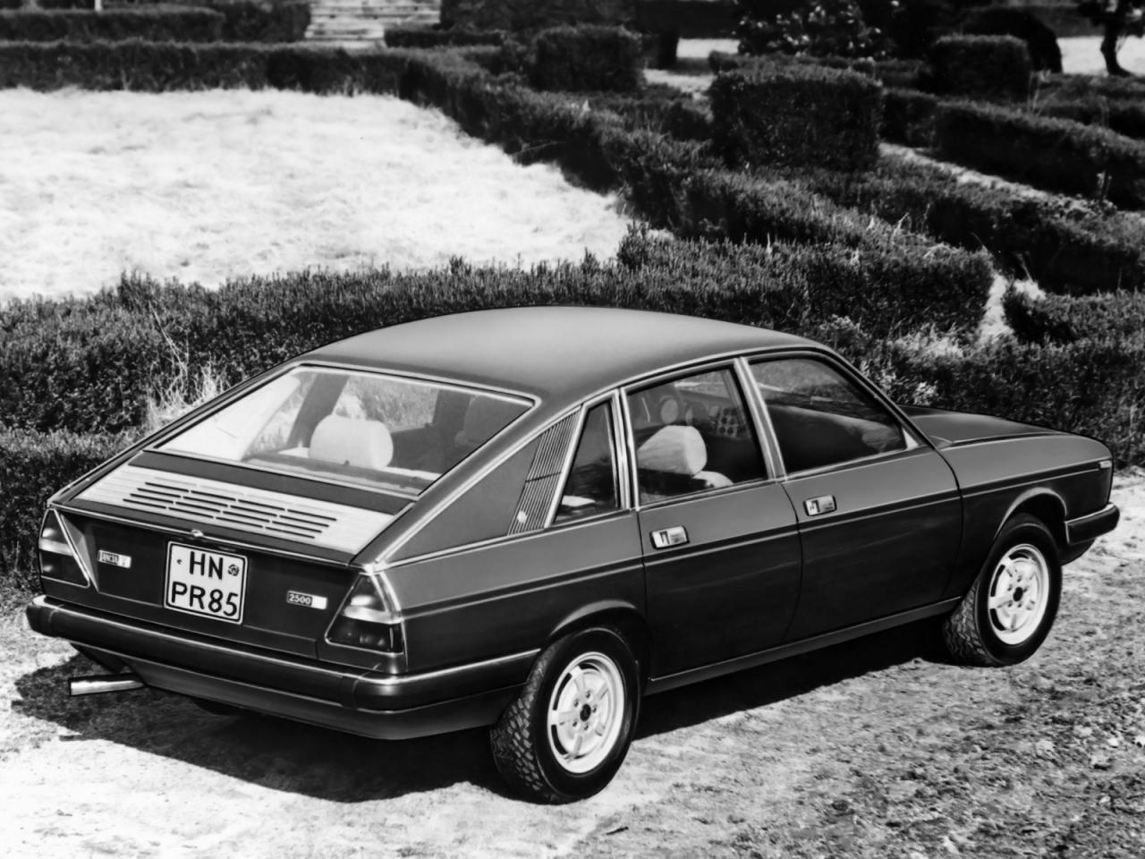 обои Lancia Gamma Berlina (1 Serie) 1976 боком фото