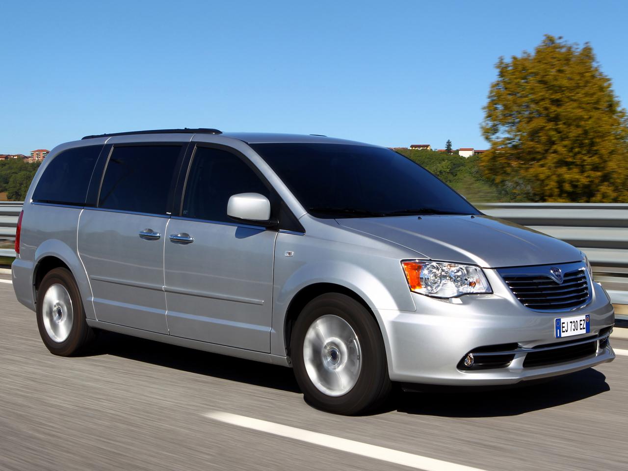 обои Lancia Voyager 2011 мощь фото