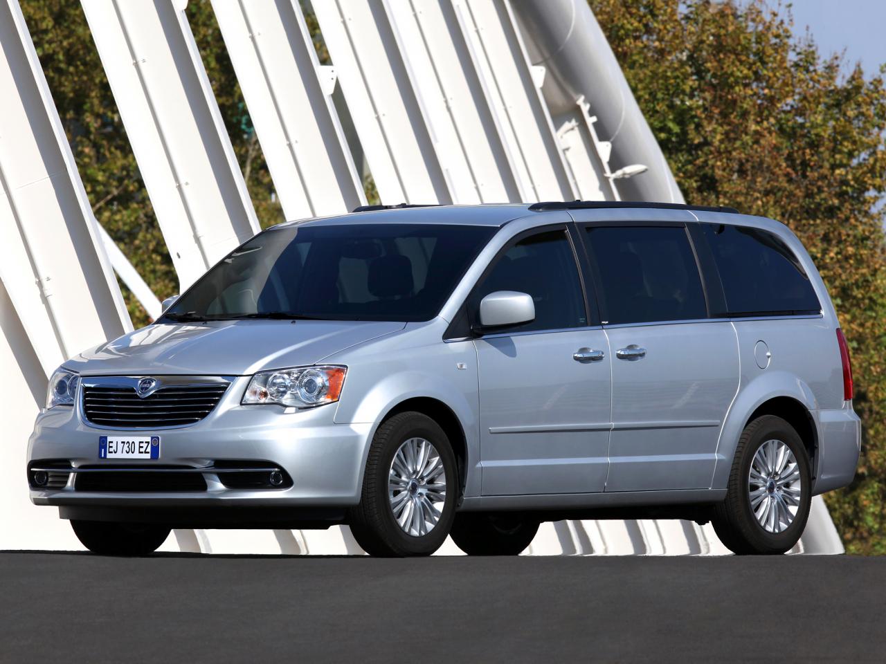 обои Lancia Voyager 2011 серебристый фото