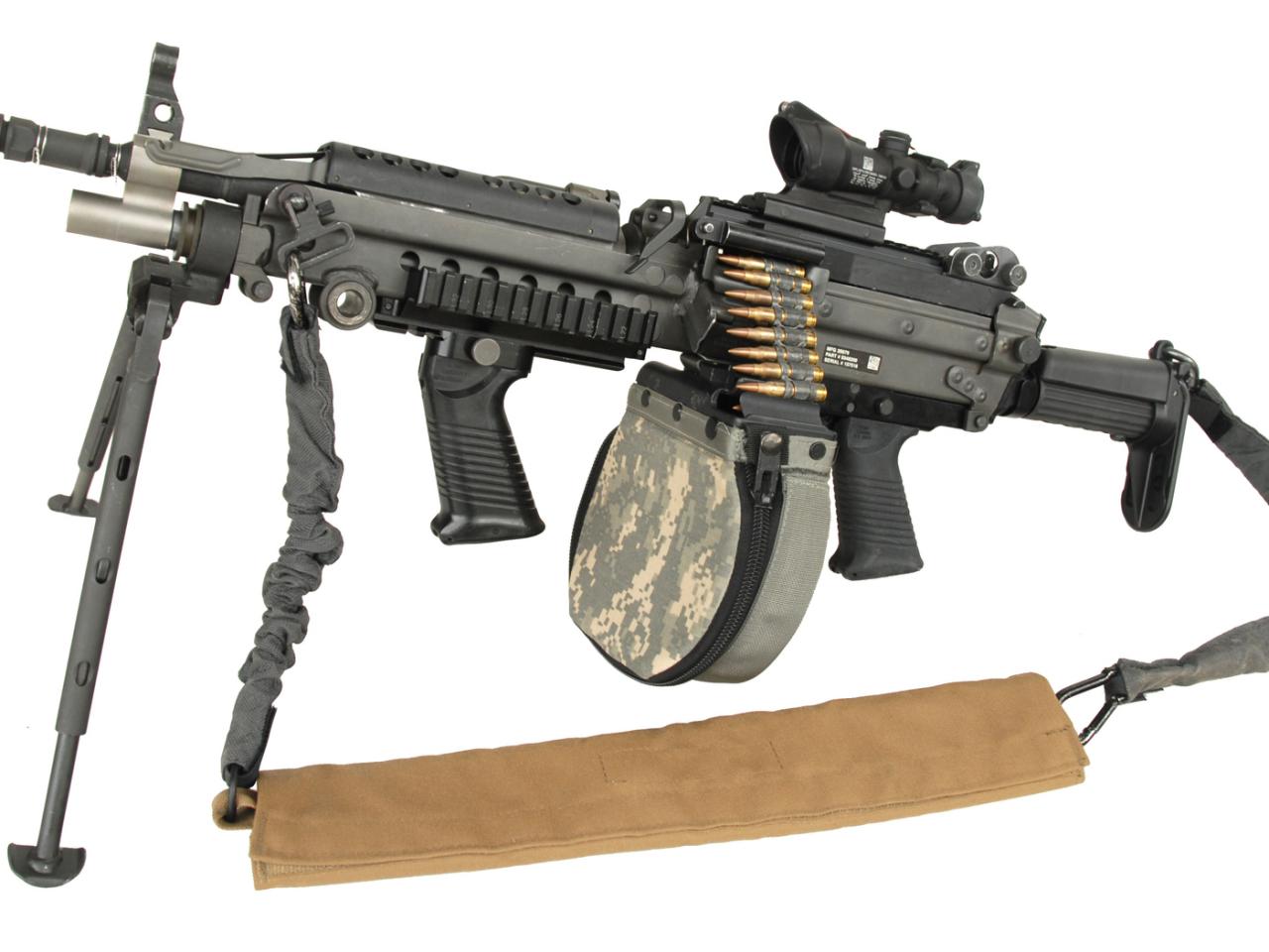 обои Пулемет M249 белый фон фото