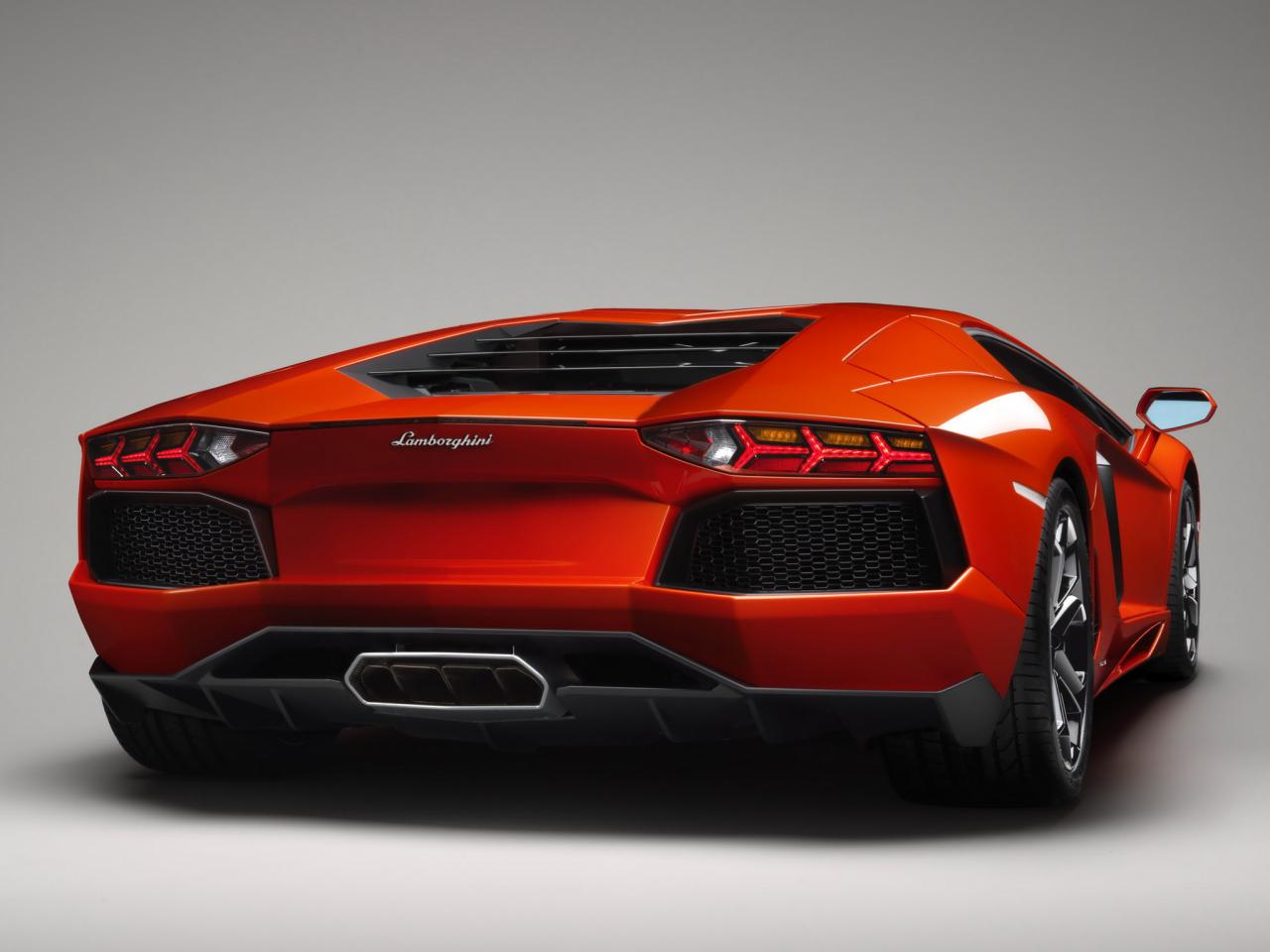 обои Lamborghini Aventador LP700-4 2011 задок фото