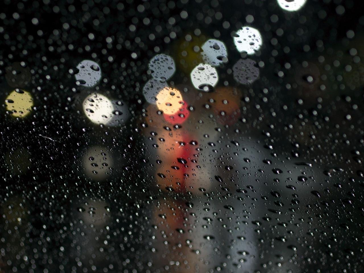 Обои для рабочего стола Дождь и вечерние блики на стекле фото - Раздел  обоев: Погода