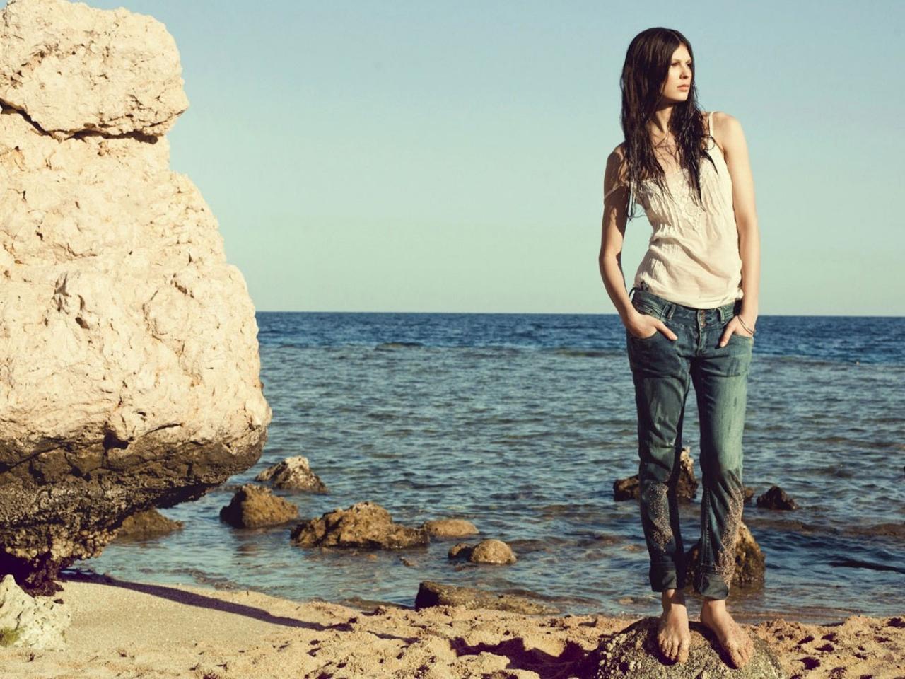 обои Побродила по берегу фото