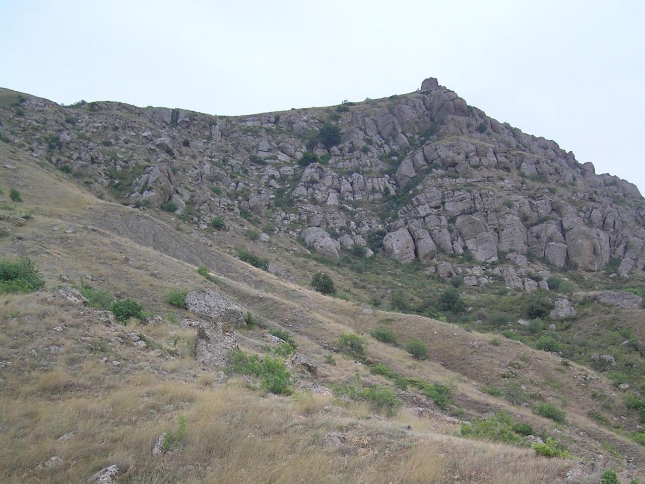 обои Каменистые склоны крымских гор фото