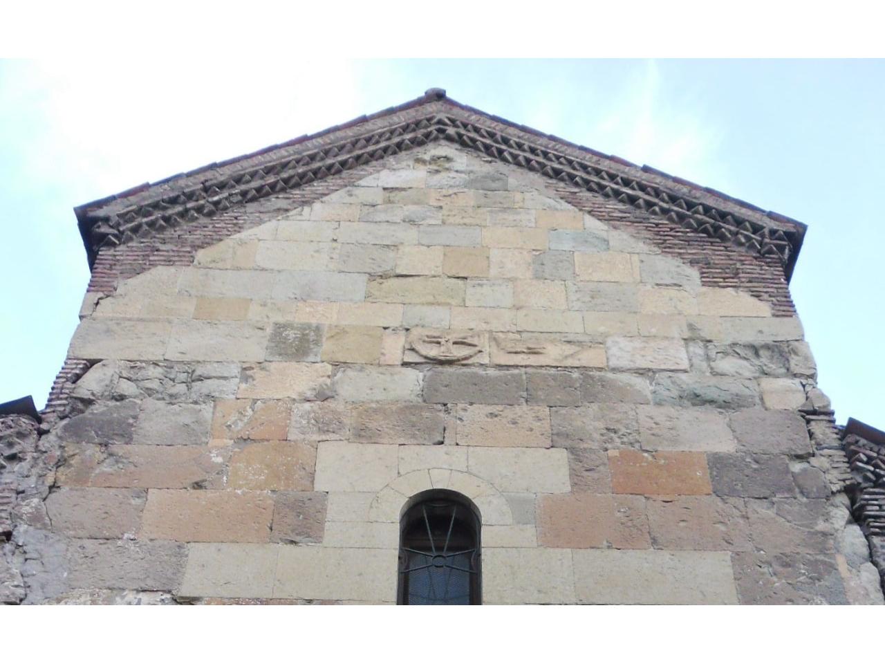 обои Стены храма в тбилиси фото