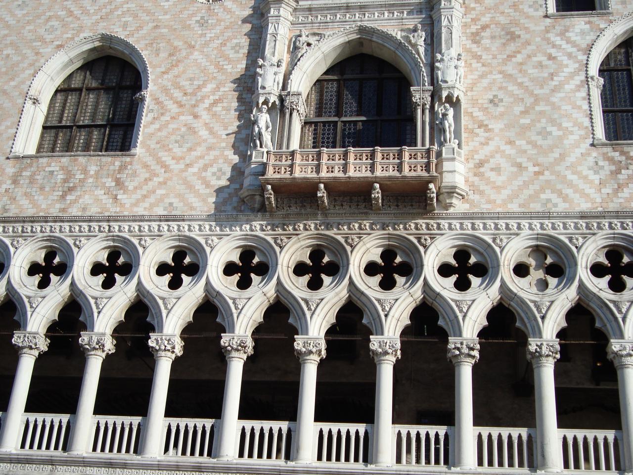 обои Колонны здания в Венеции фото