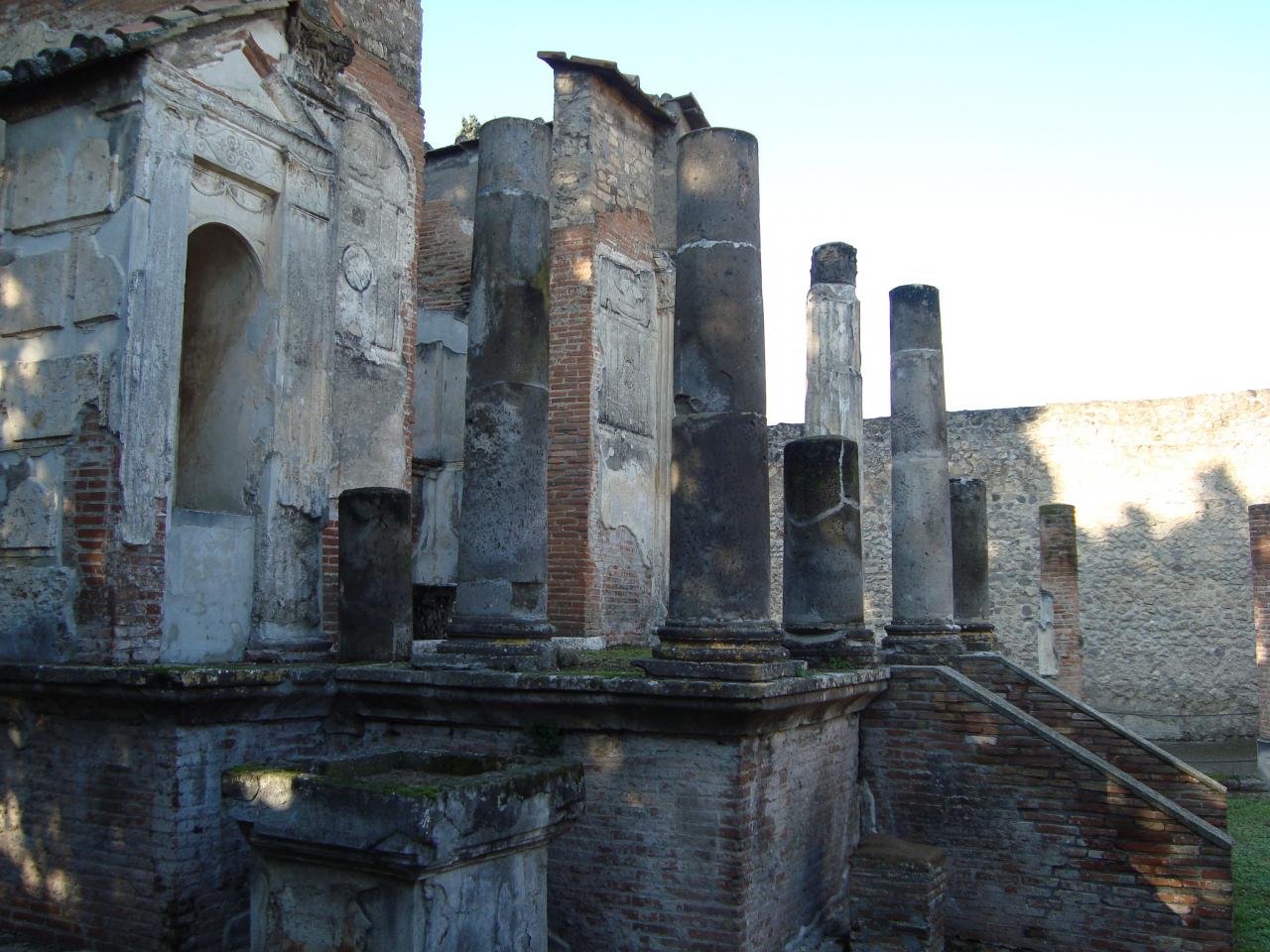обои Остатки старинных строений Италии фото