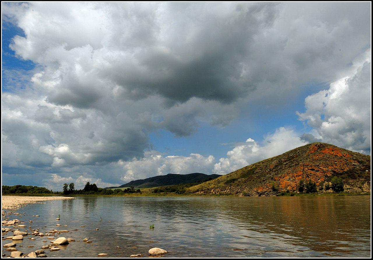 обои Каменистый берег реки фото