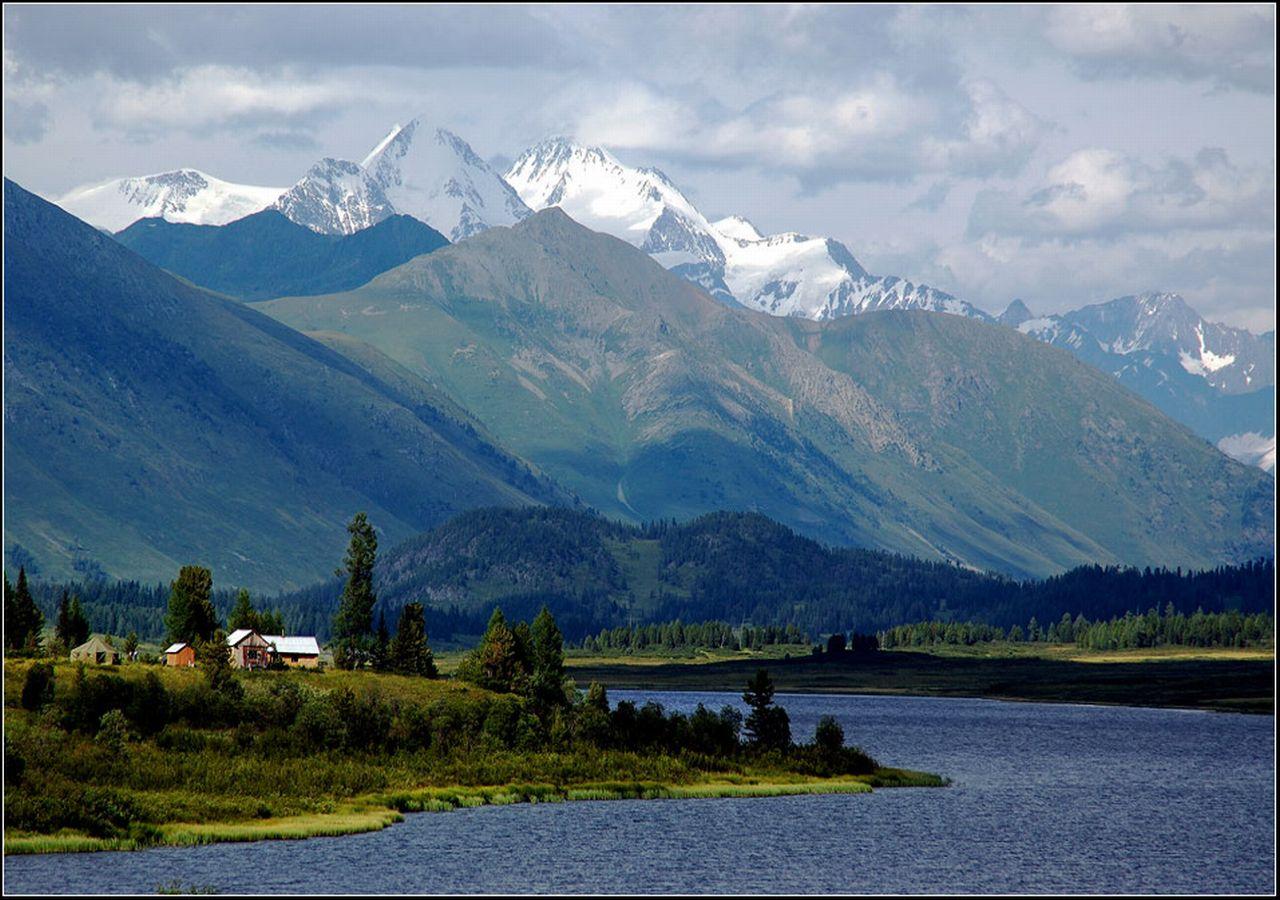 обои Горы,   река и дома фото