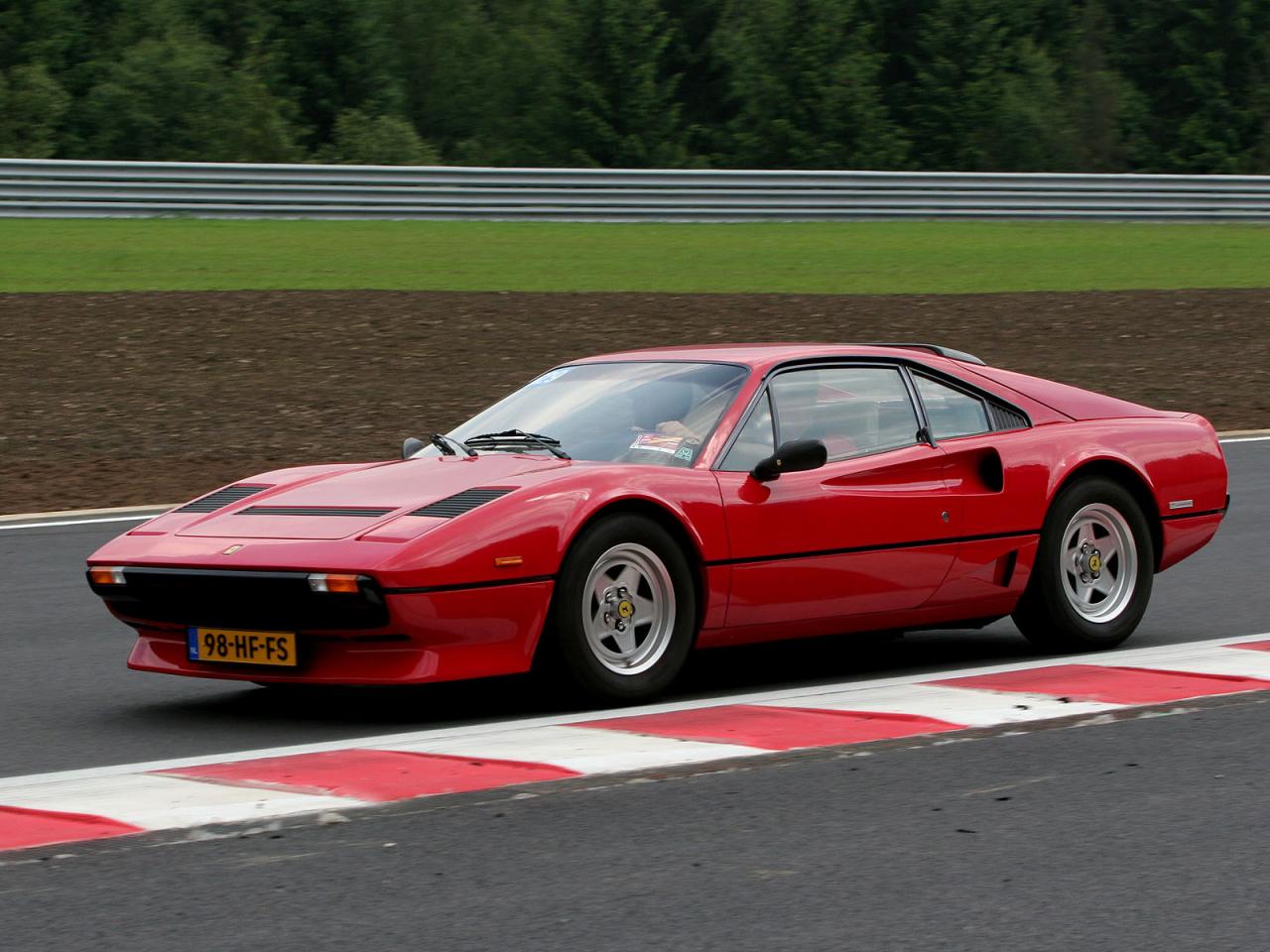 обои Ferrari 208 GTB Turbo 1981 дорога фото