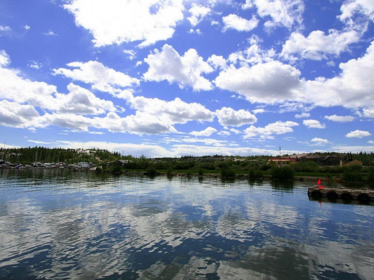 обои Облачность над речной гаванью фото