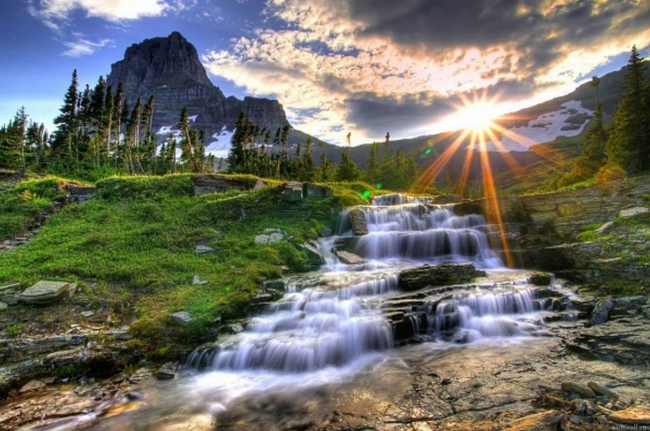 обои Солнце,   горы,   лес и речка фото