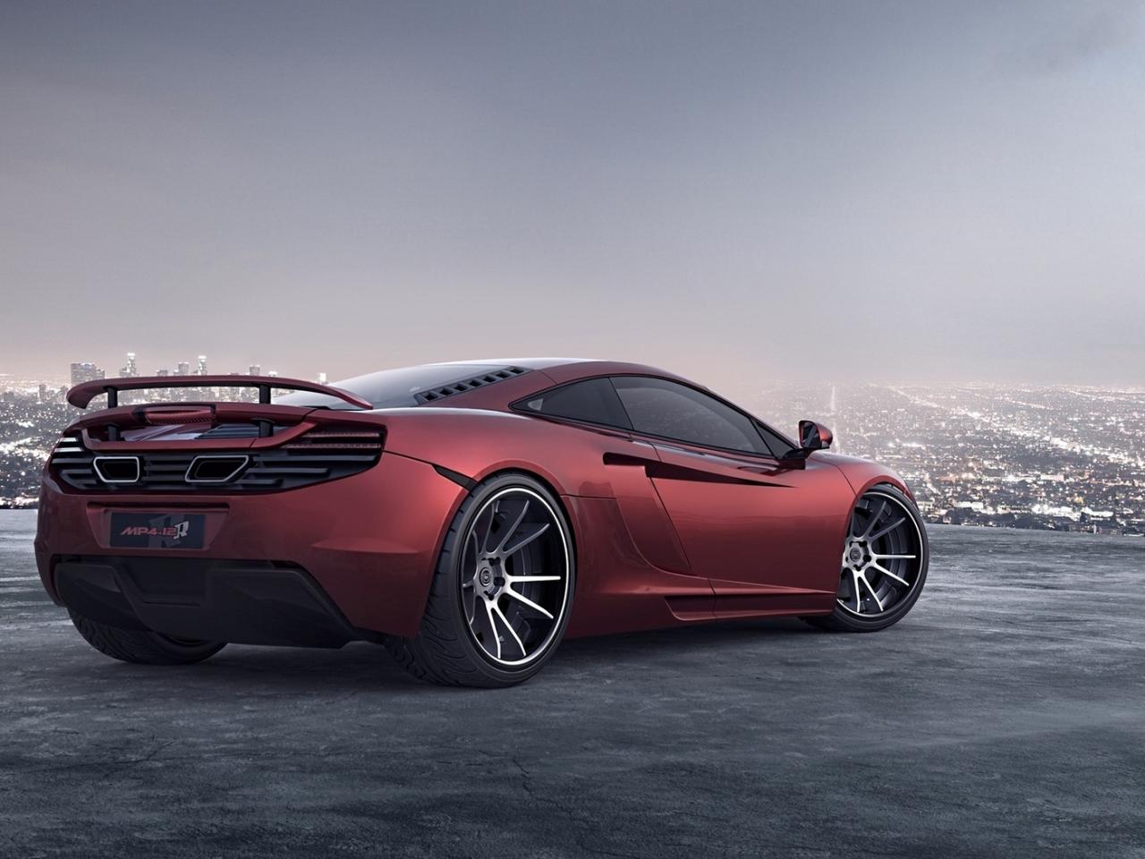 обои McLaren MP4-12C на фоне города фото