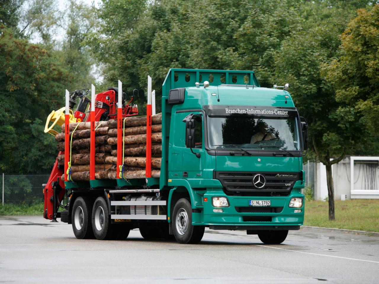 обои Mercedes-Benz Actros 2651 Timber Truck (MP2) 2002 бок фото