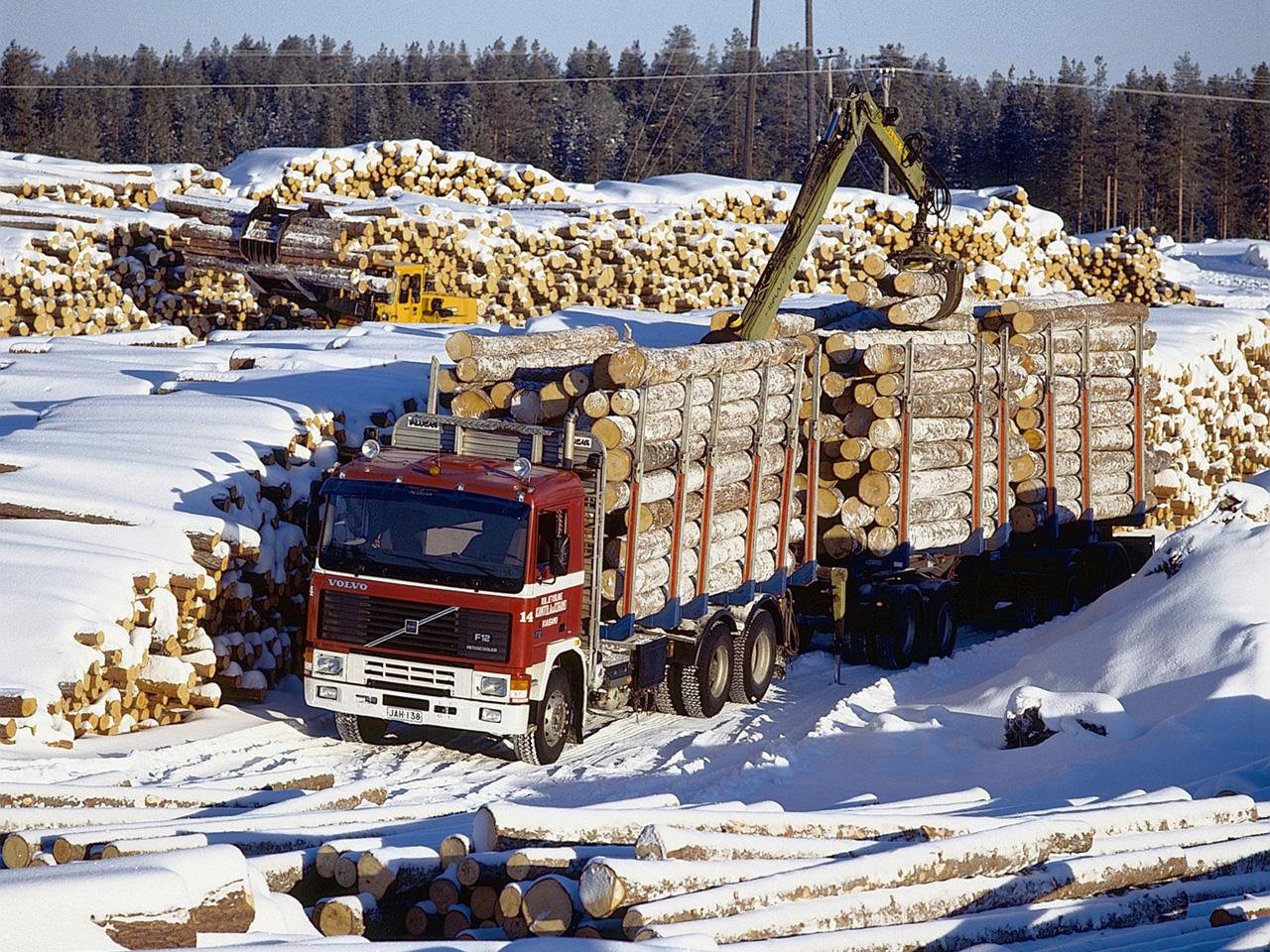 обои Volvo F12 6x4 Timber Truck 1987 перед фото