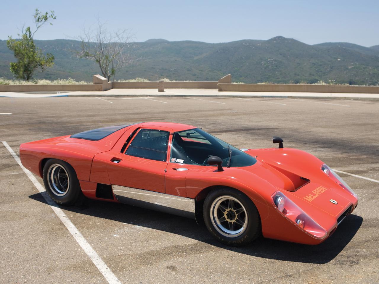 обои McLaren M6 GT 1970 стоянка фото