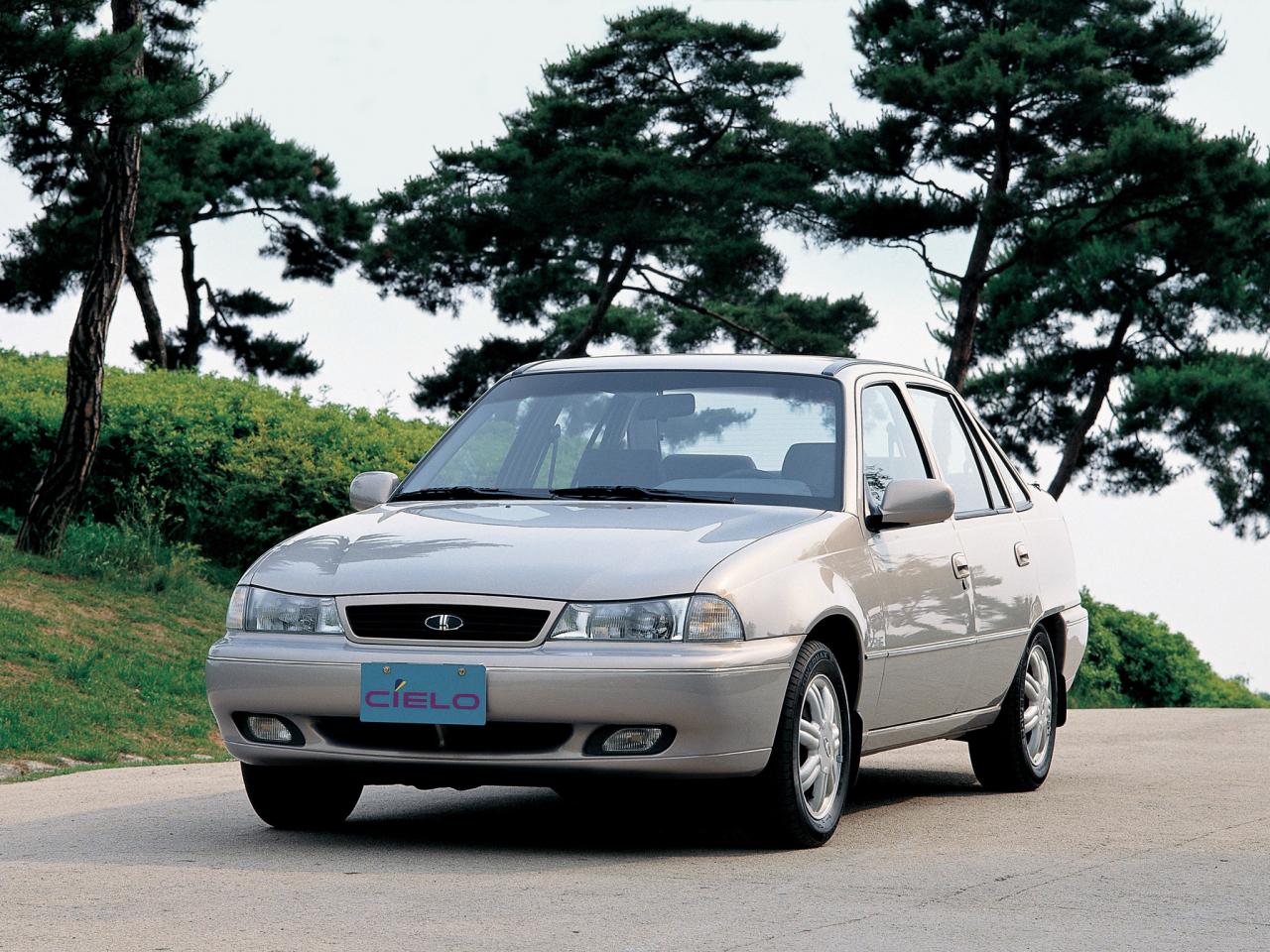 обои Daewoo Cielo Sedan 1994 перед фото