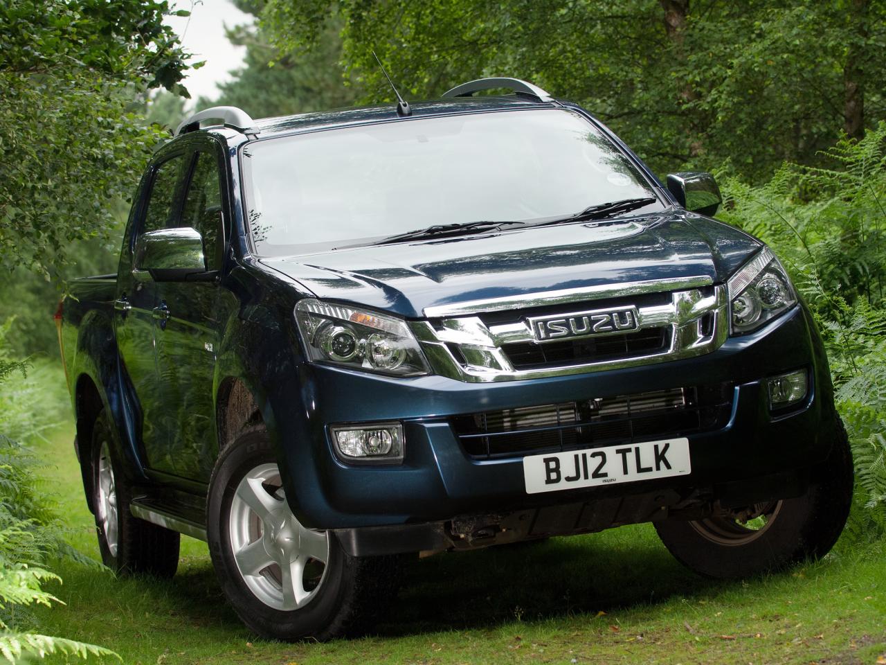 обои Isuzu D-Max Double Cab UK-spec 2012 лес фото