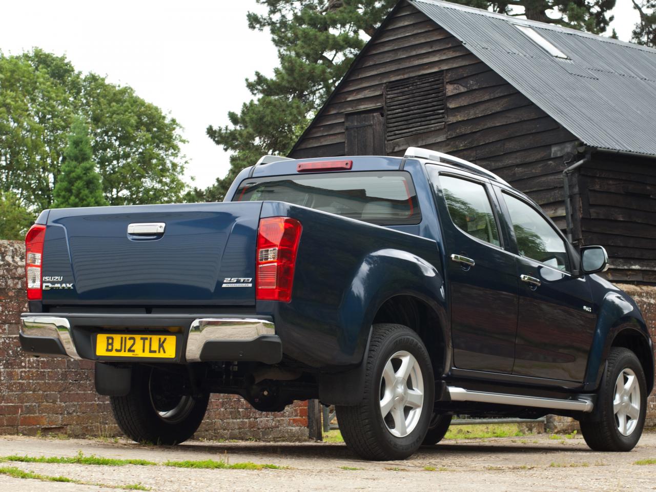 обои Isuzu D-Max Double Cab UK-spec 2012 у дома фото