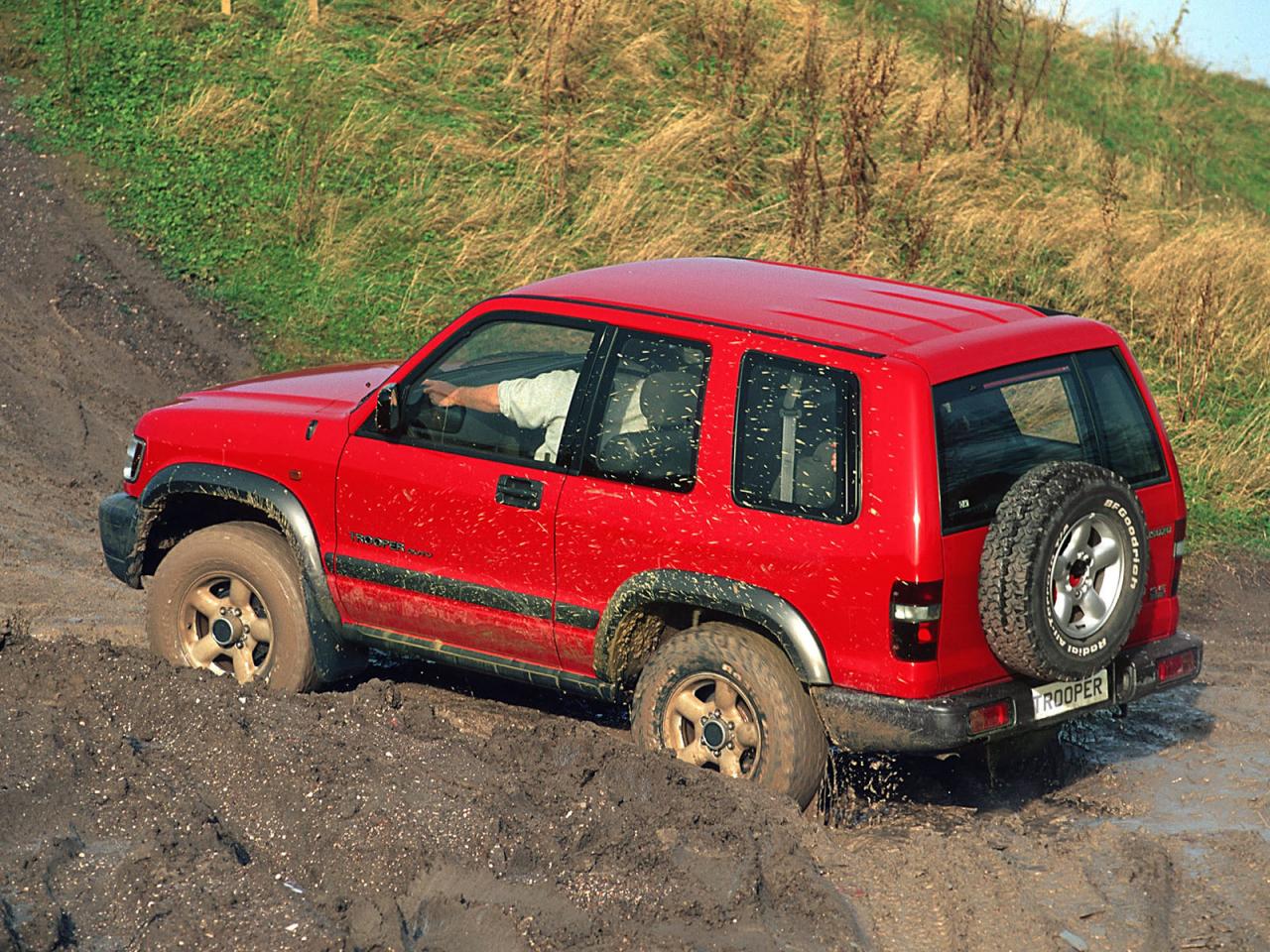 обои Isuzu Trooper SWB 1998 грязь фото