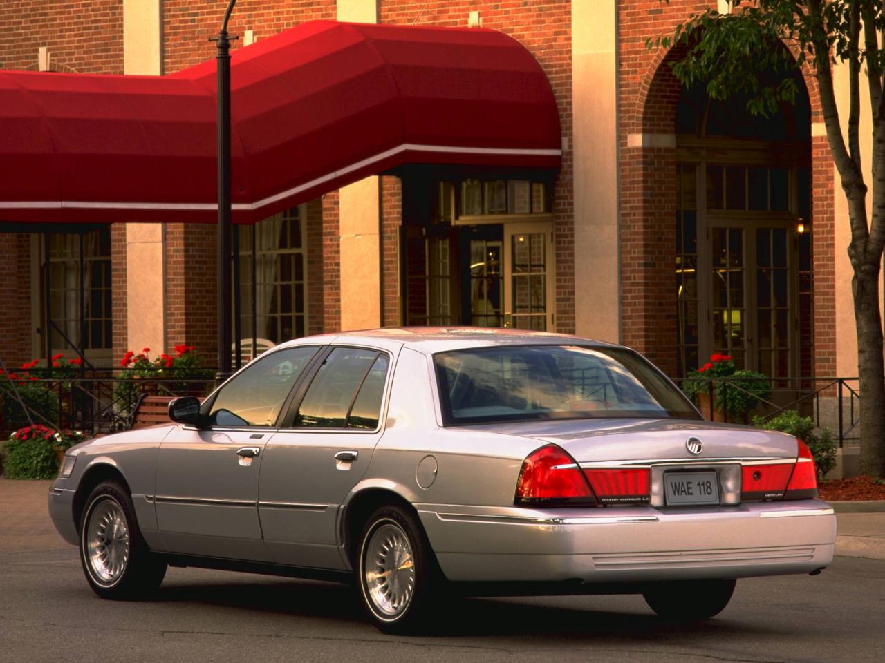 обои Mercury Grand Marquis 1998 ресторан фото