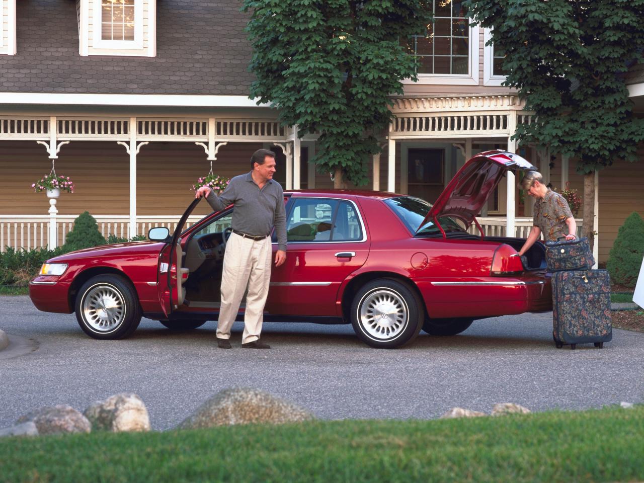 обои Mercury Grand Marquis 1998 семья фото