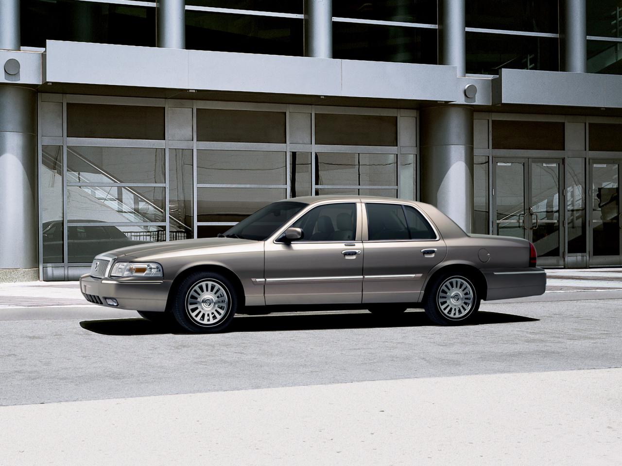 обои Mercury Grand Marquis 2005 в городе фото