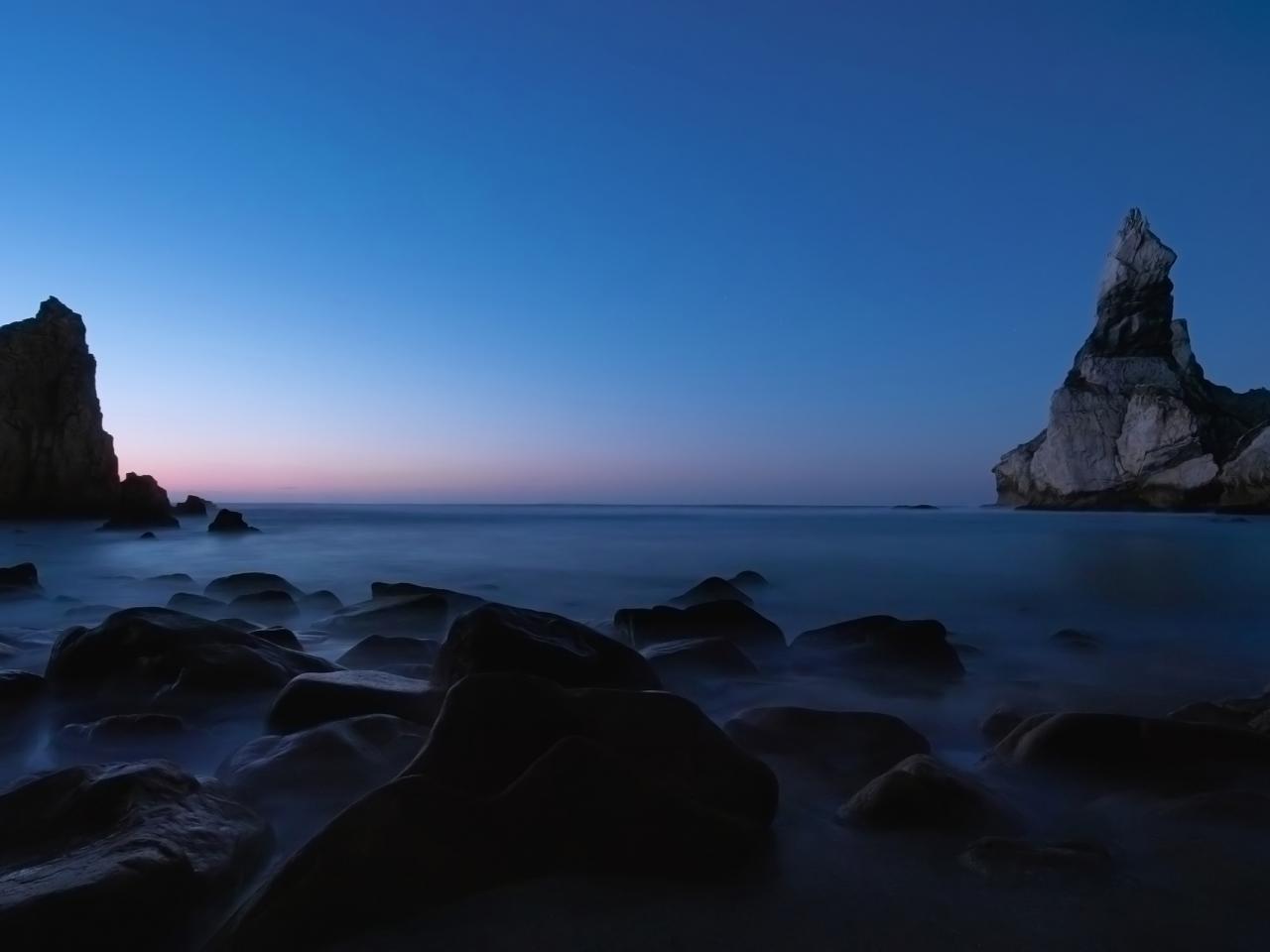 обои Скалы на берегу и в море фото