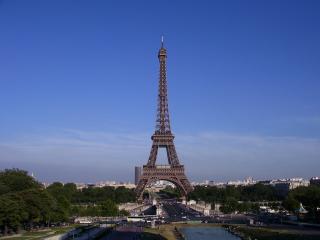 обои Вид на Эйфелеву Башню в Париже фото