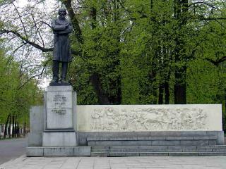 обои Памятник Некрасову в Ярославле фото