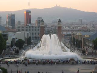 обои Площадь Барселоны с поющими фонтанами фото