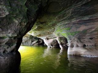обои Пещерная река фото