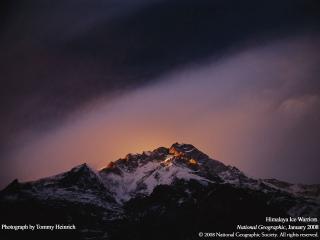 обои Туманное зарево над Гималаями фото