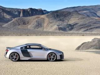 обои Audi R8 в песках фото