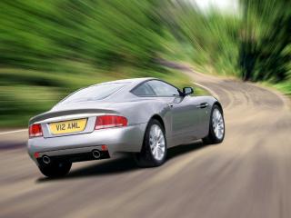 обои Aston Martin на скорости фото