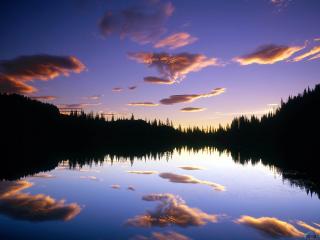 обои Облака над вечерним озером фото