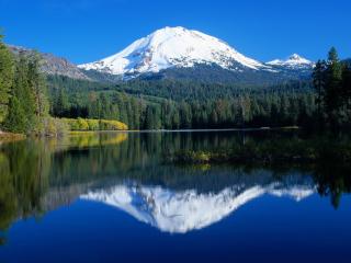 обои Отражение горы в озере фото
