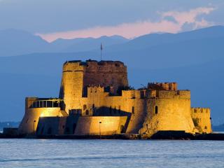 обои Bourtzi Fortress at Twilight, Nafplio, Greece фото