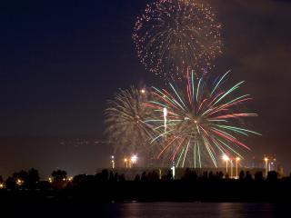 обои для рабочего стола: Fireworks Over Oakland Coliseum, California