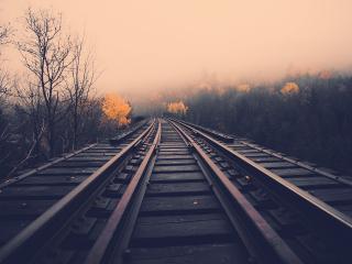 обои Осенний пезаж у железнодорожного моста фото