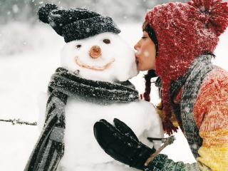 обои Девушка и снеговик фото