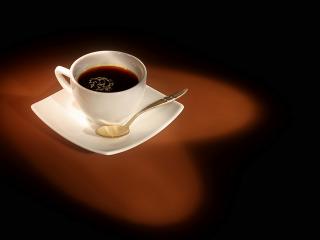 обои Кофе в сердечке светящемся на черном фоне фото